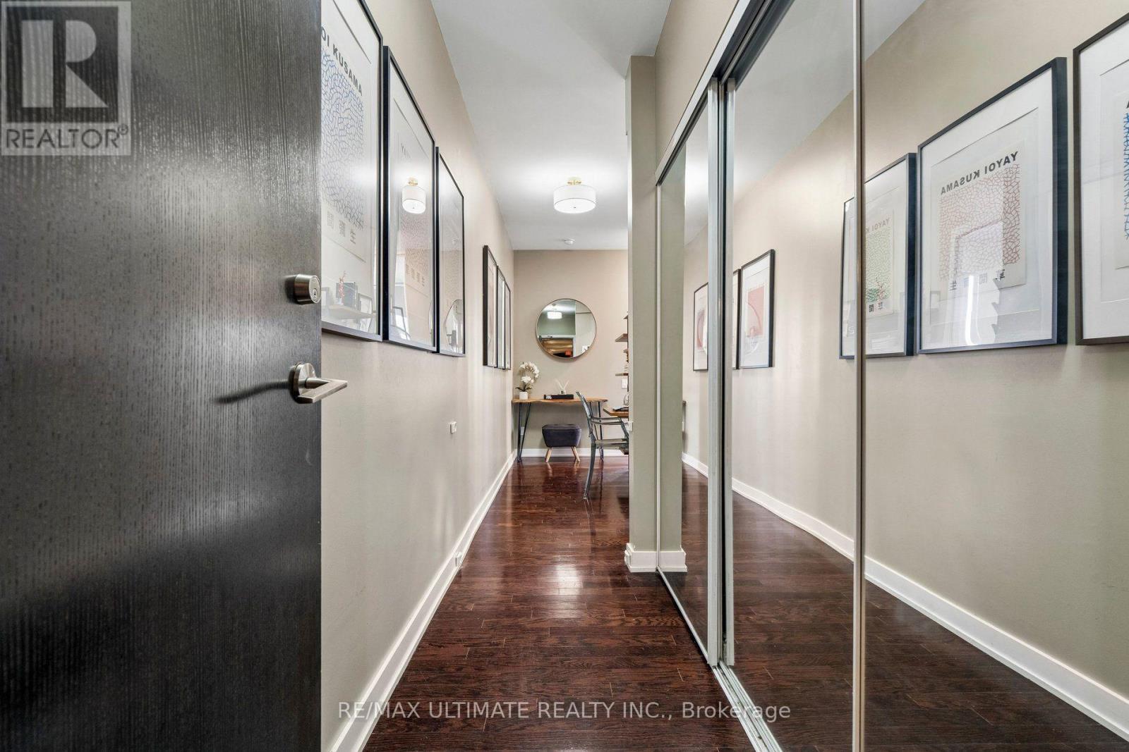 #905 33 CHARLES STREET E - 2