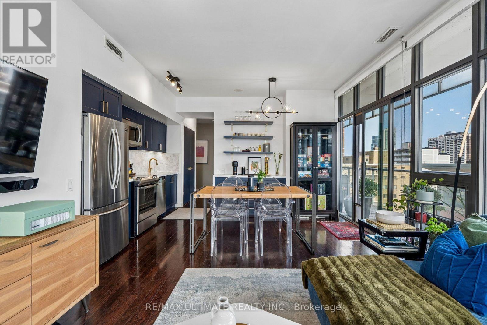 #905 33 CHARLES STREET E - Image 9