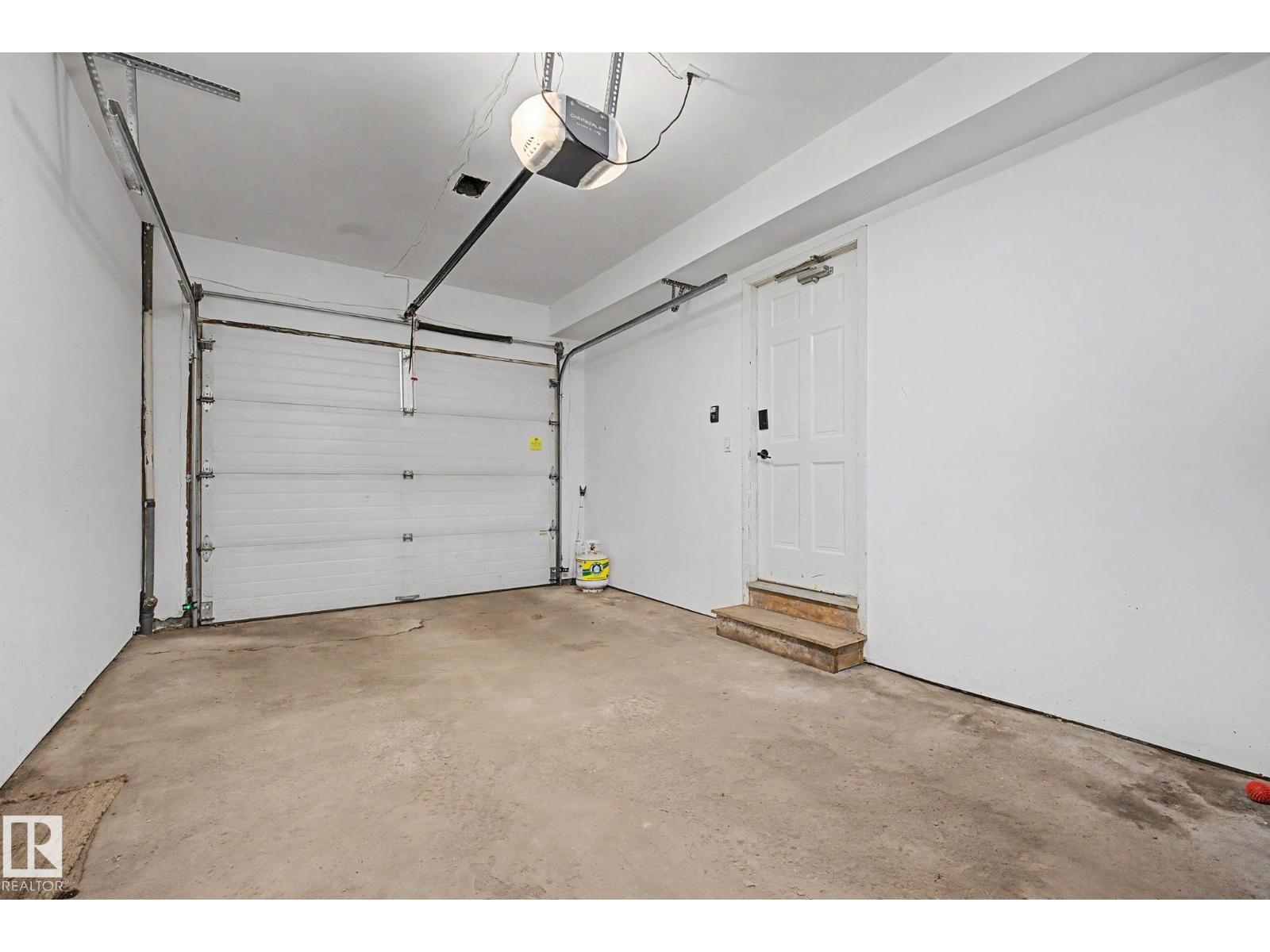 17084 67 AV NW - 31