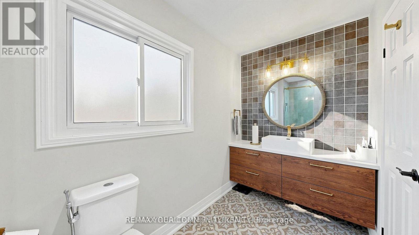 48 BEATTY CRESCENT - 21