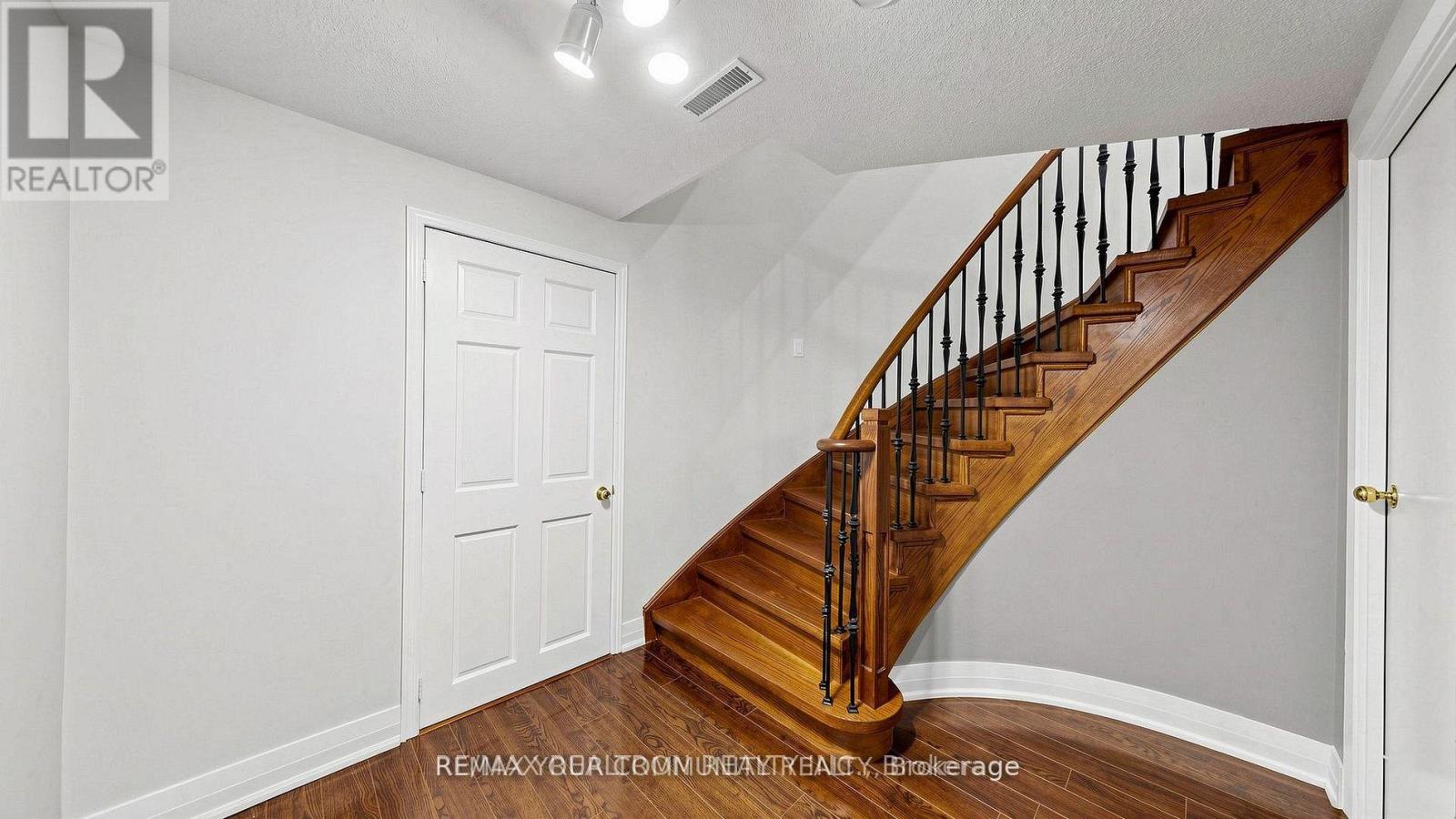 48 BEATTY CRESCENT - 27