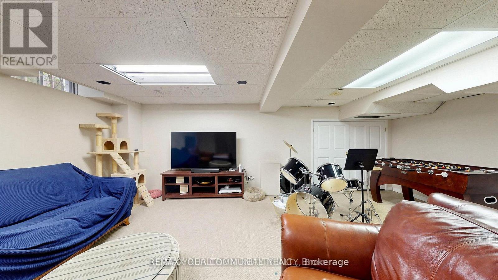48 BEATTY CRESCENT - 28
