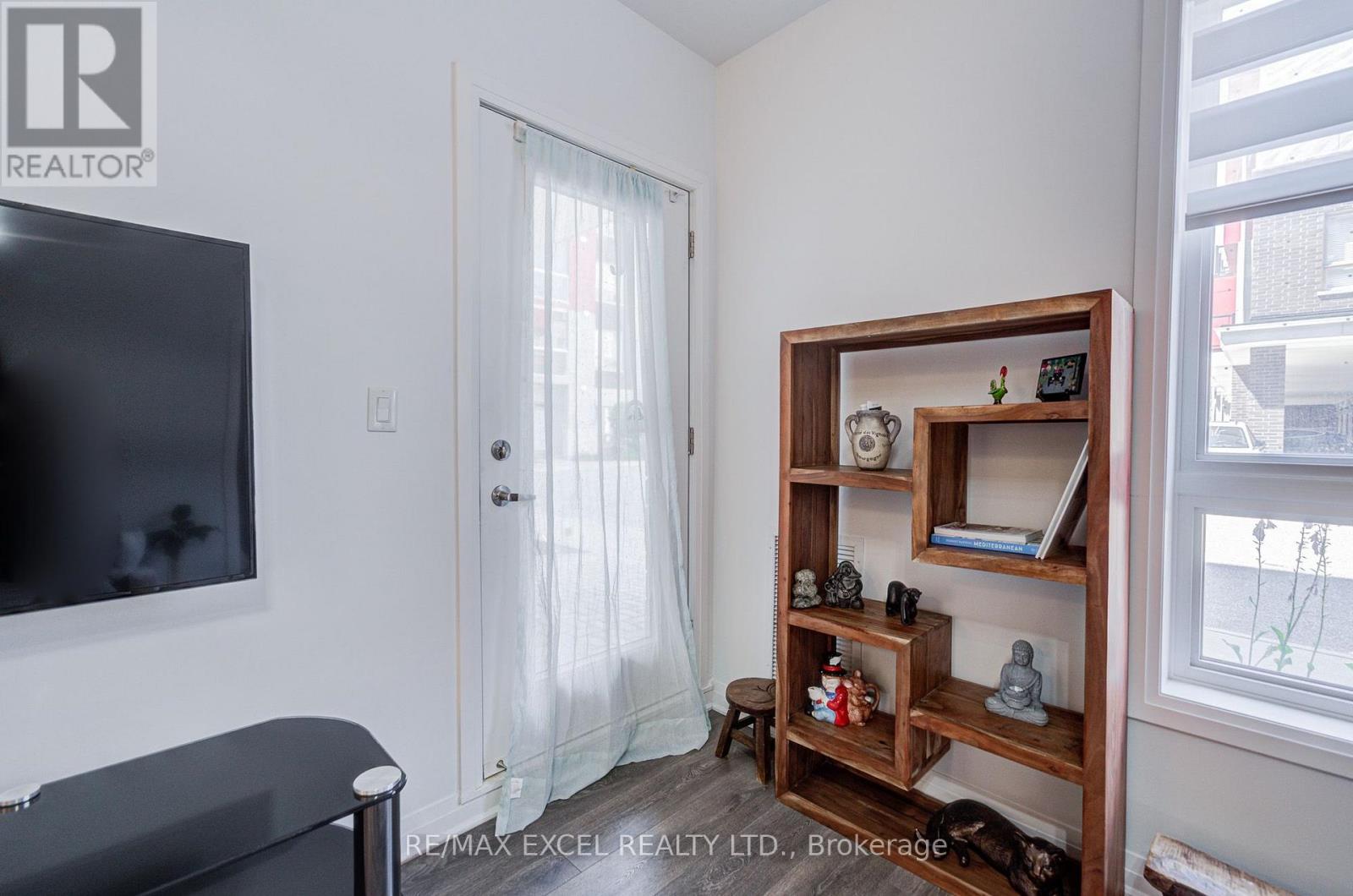 #103 2 ADAM SELLERS STREET - Image 20