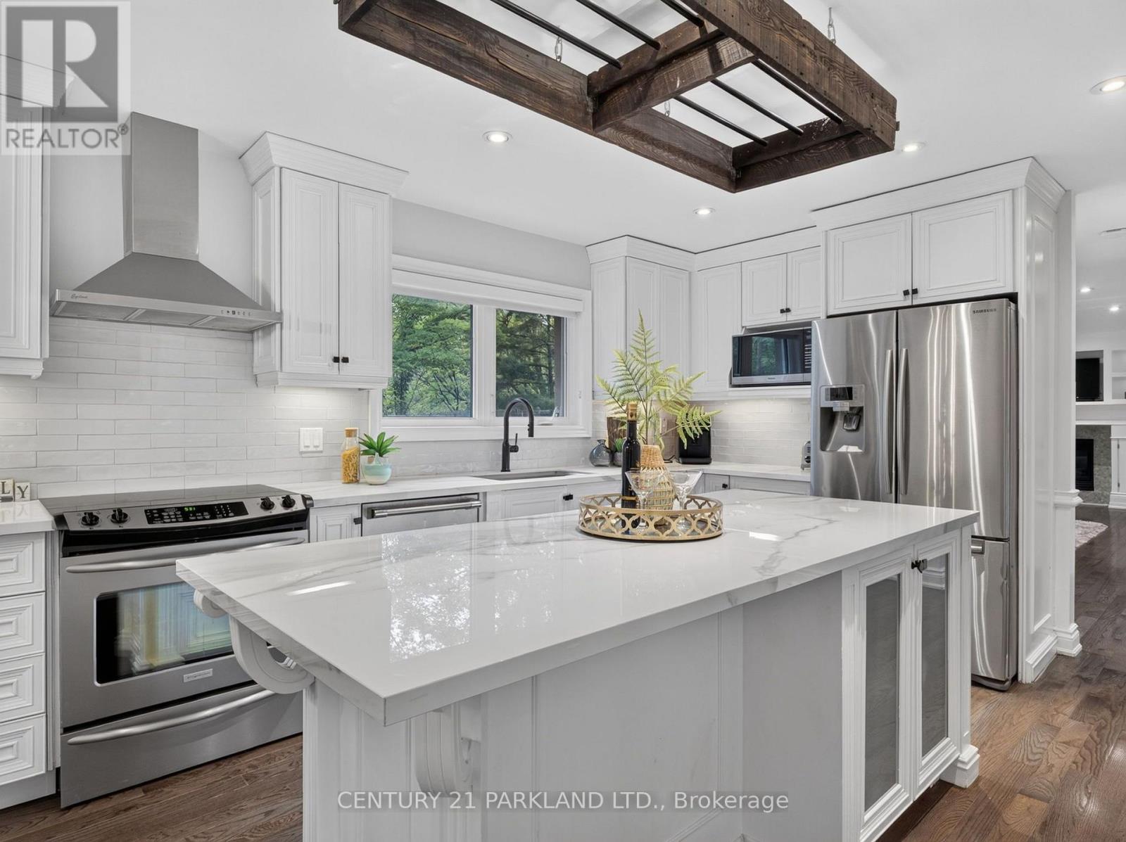 1302 HILLVIEW CRESCENT - 11