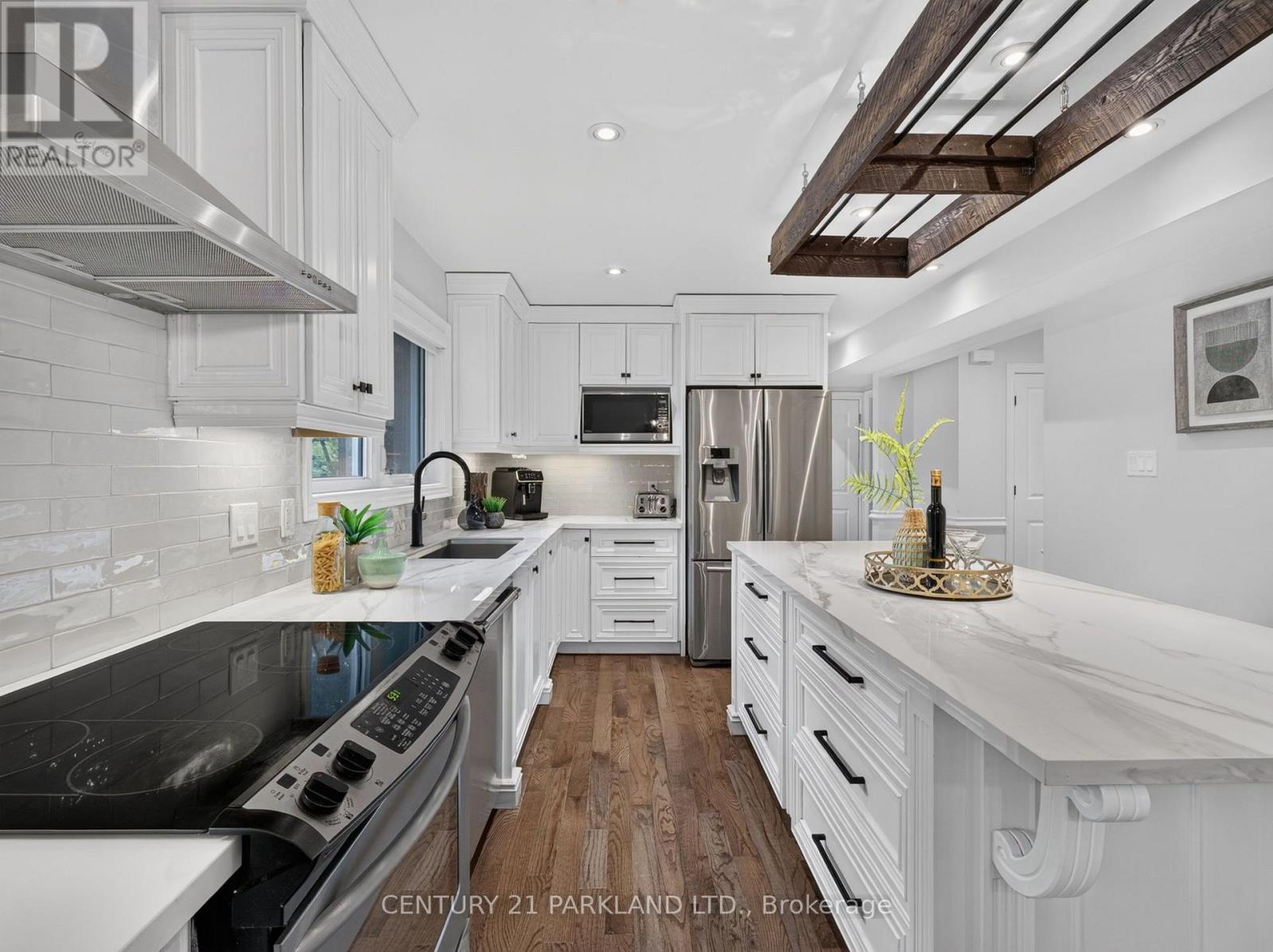 1302 HILLVIEW CRESCENT - 12