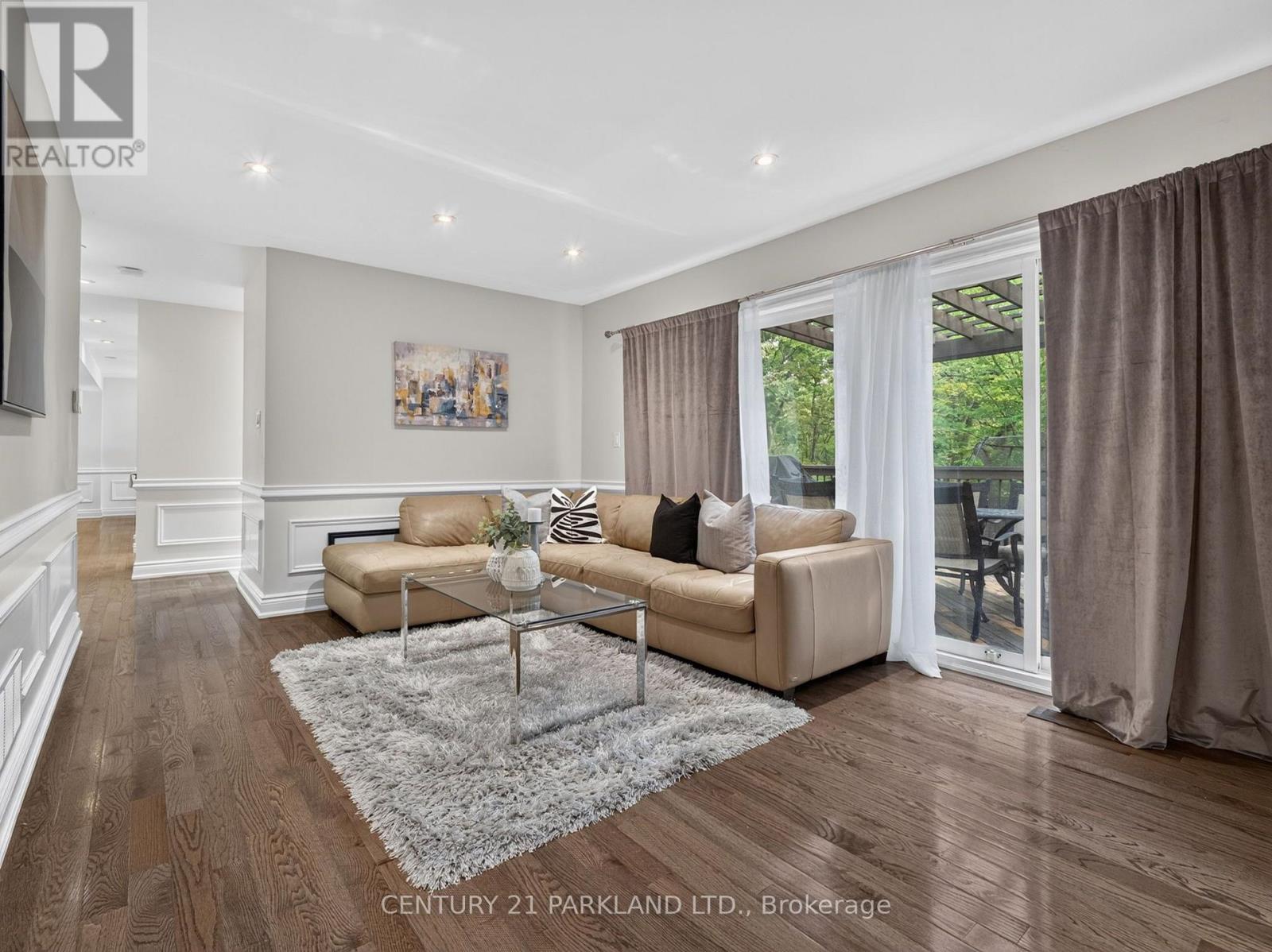 1302 HILLVIEW CRESCENT - 15