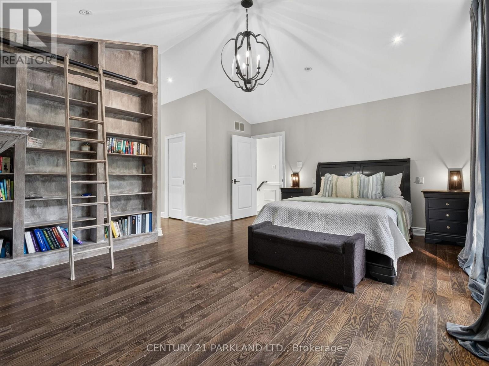 1302 HILLVIEW CRESCENT - 19