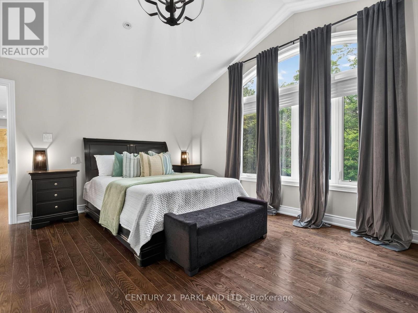 1302 HILLVIEW CRESCENT - 20