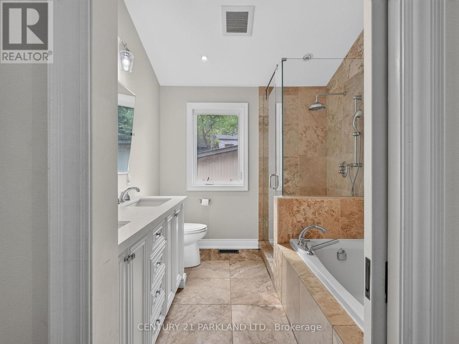 1302 HILLVIEW CRESCENT - 21