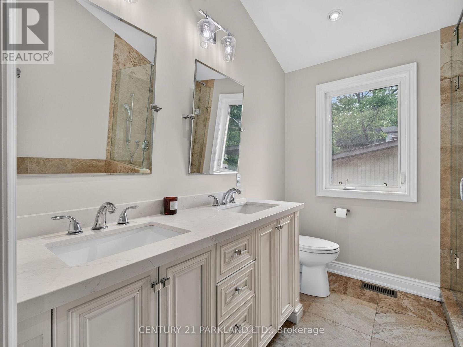 1302 HILLVIEW CRESCENT - 22