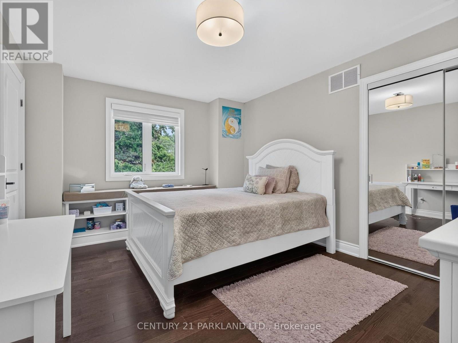 1302 HILLVIEW CRESCENT - 28