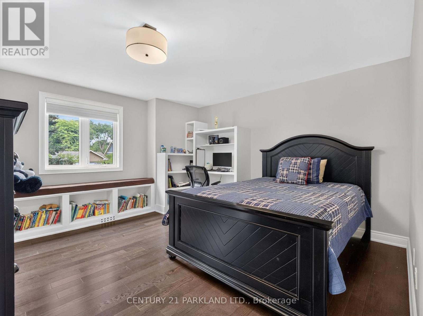 1302 HILLVIEW CRESCENT - 30
