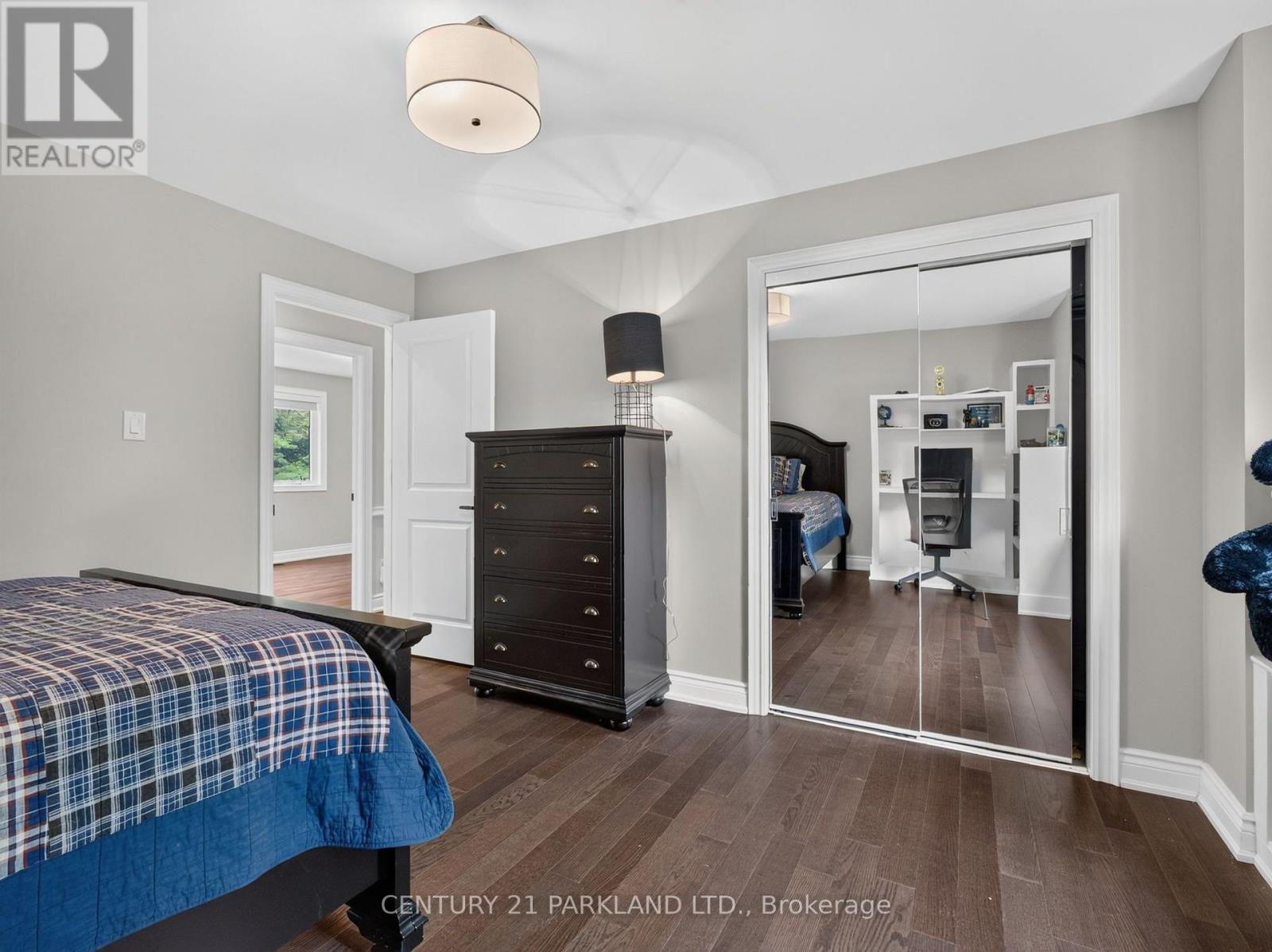 1302 HILLVIEW CRESCENT - 31