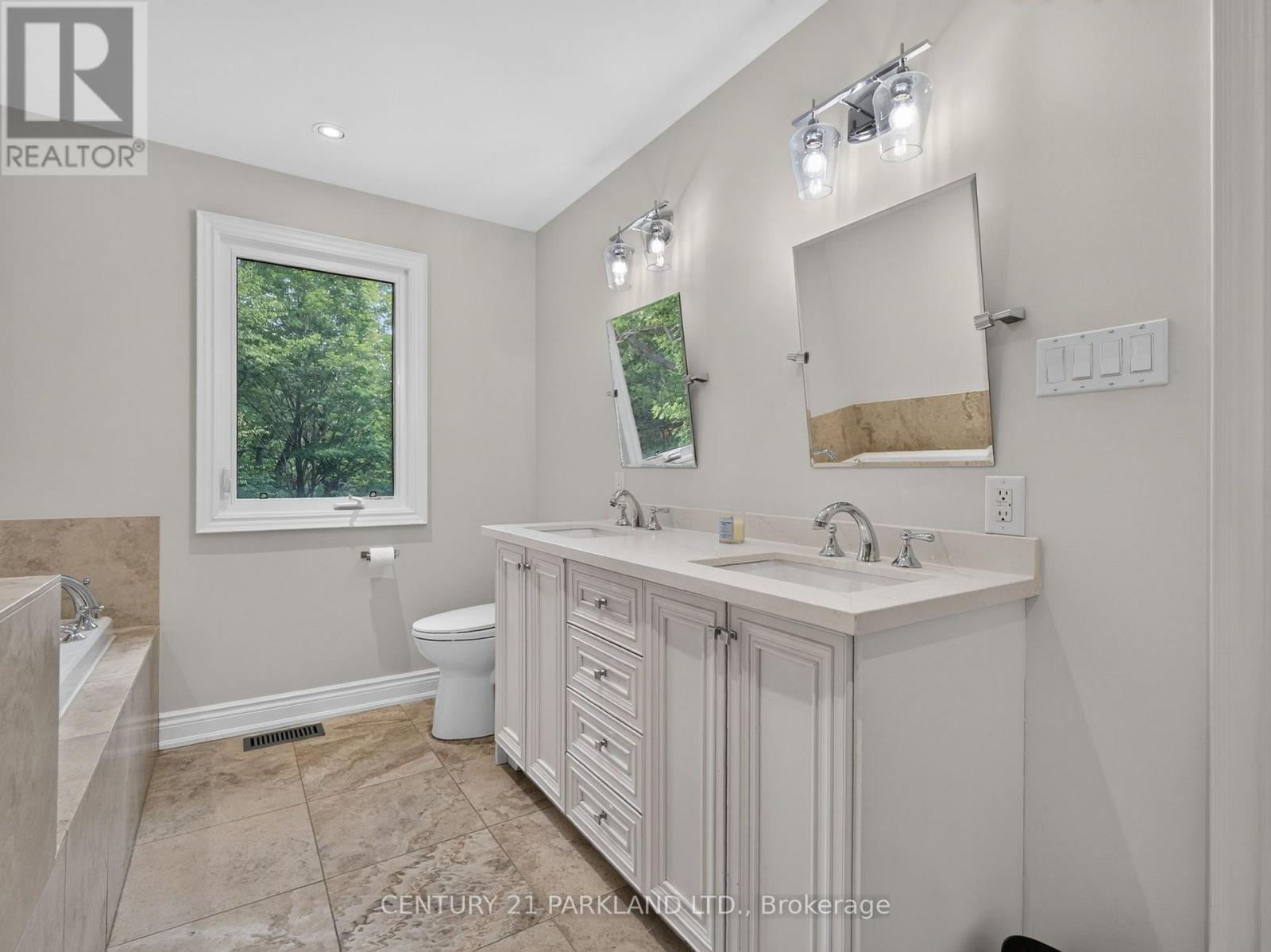 1302 HILLVIEW CRESCENT - 33