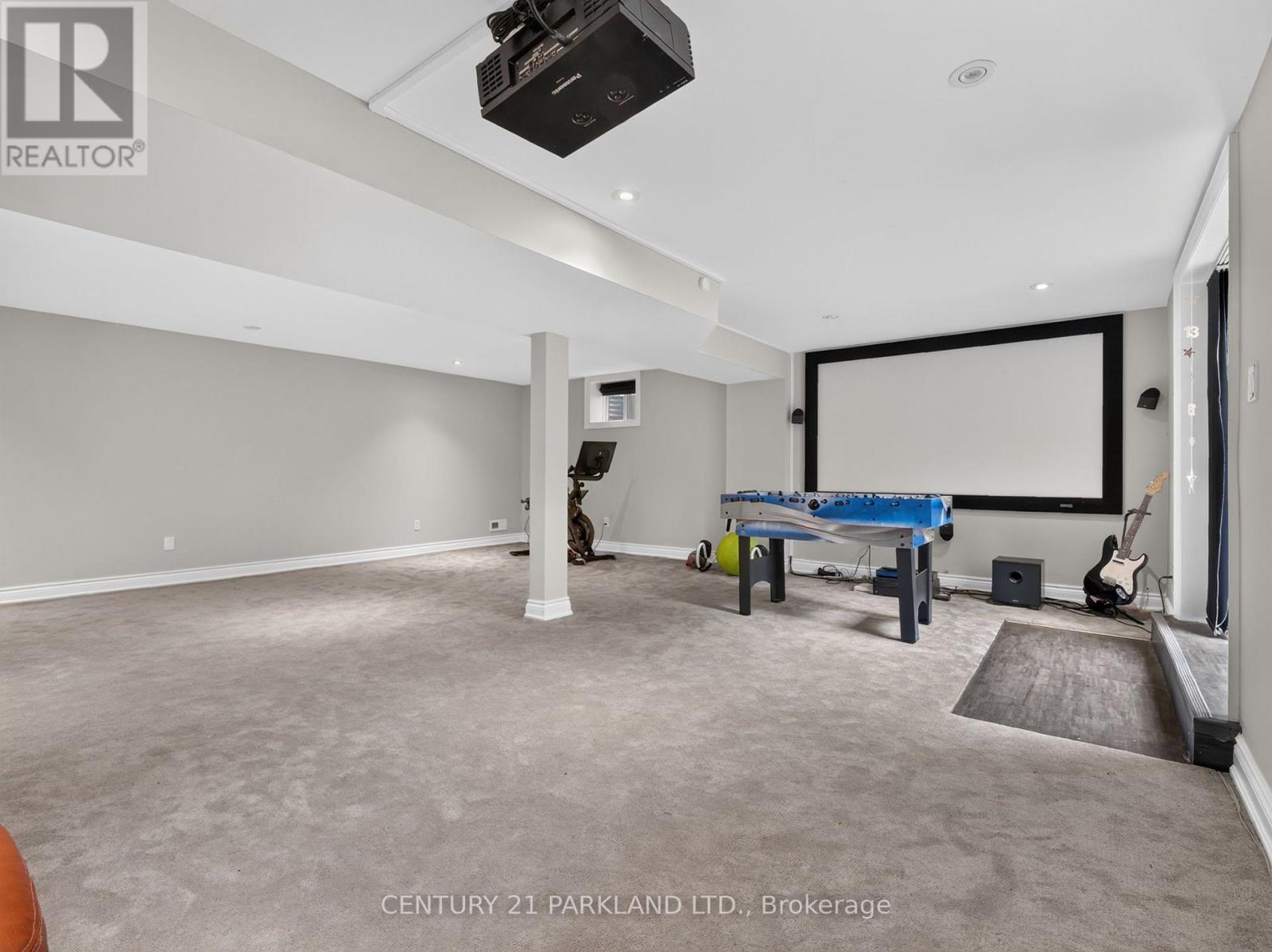 1302 HILLVIEW CRESCENT - 38