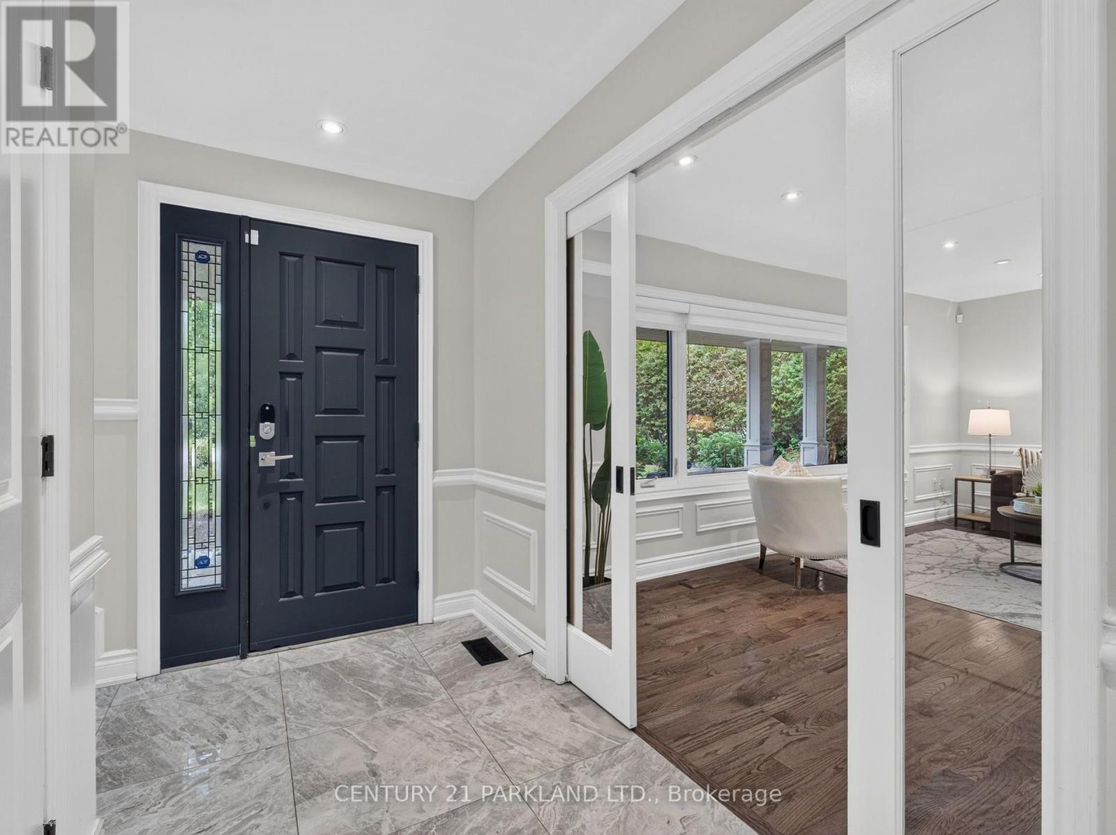 1302 HILLVIEW CRESCENT - 4