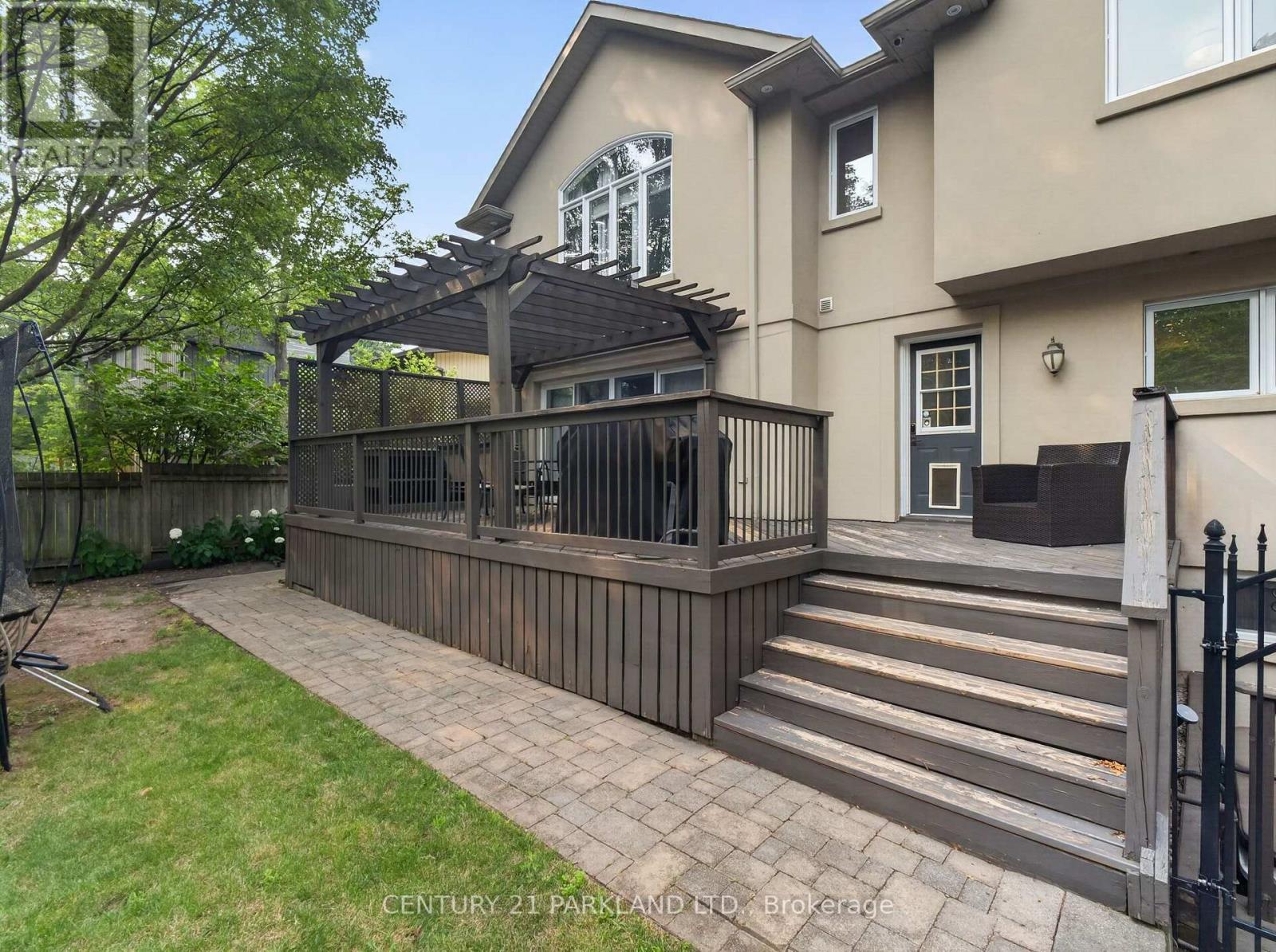 1302 HILLVIEW CRESCENT - 40