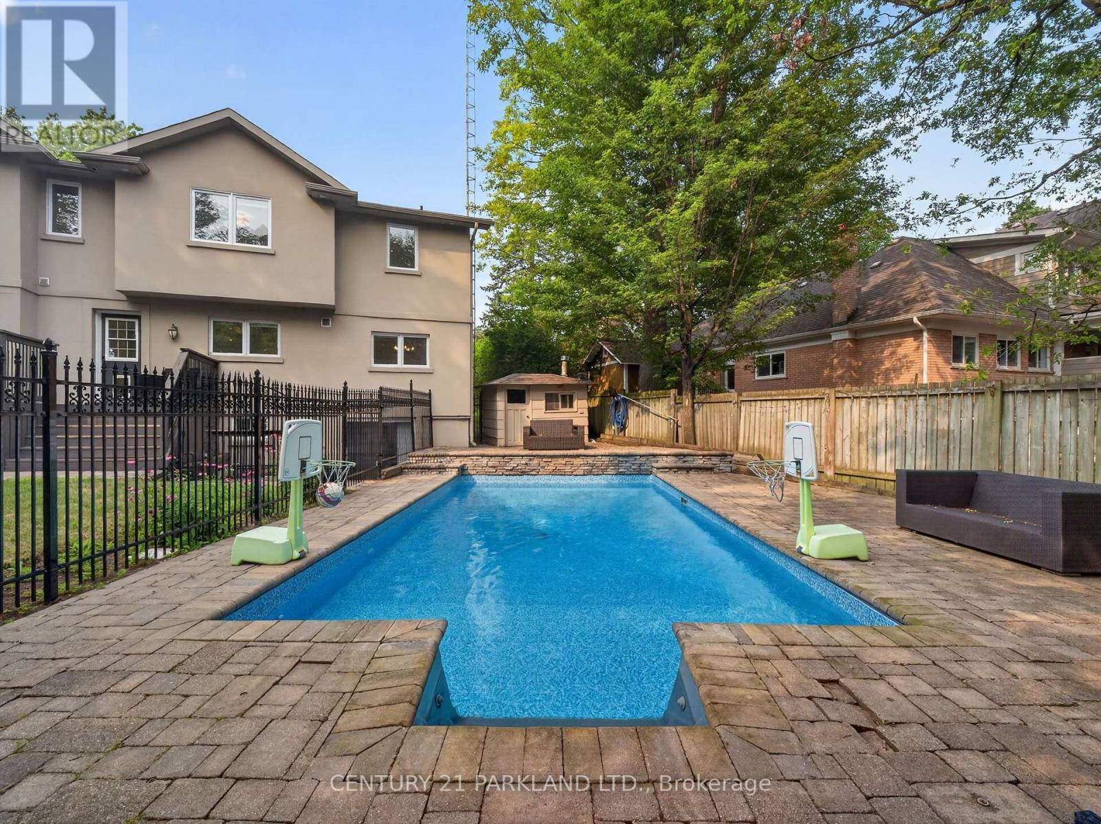 1302 HILLVIEW CRESCENT - 43