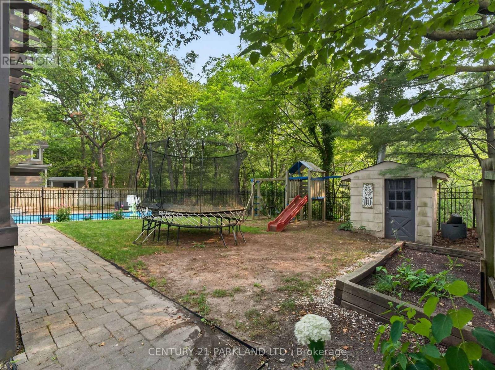 1302 HILLVIEW CRESCENT - 45