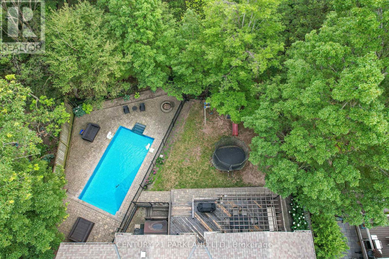 1302 HILLVIEW CRESCENT - 47