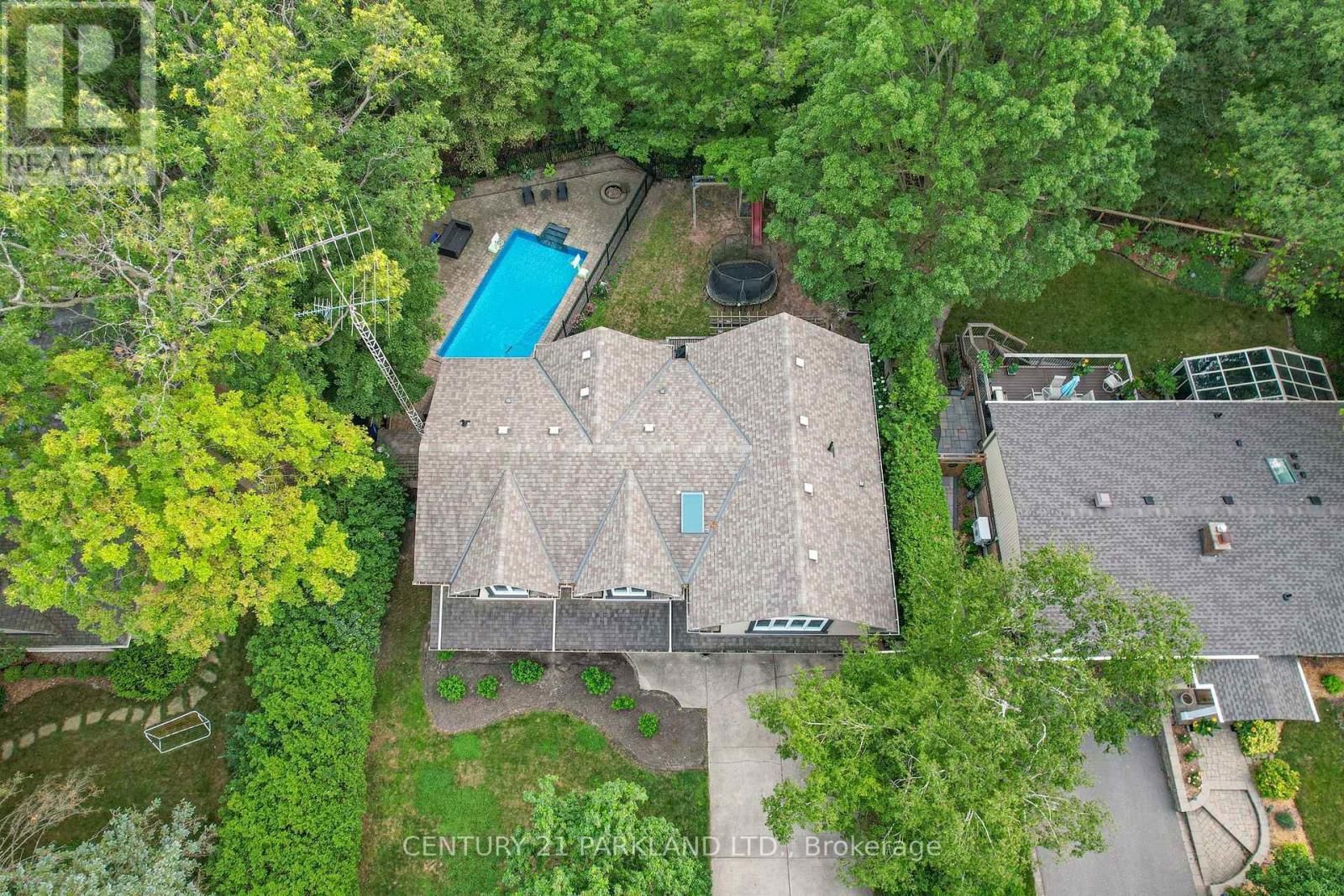 1302 HILLVIEW CRESCENT - 48