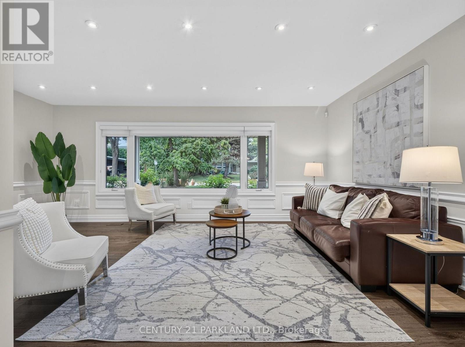 1302 HILLVIEW CRESCENT - 5