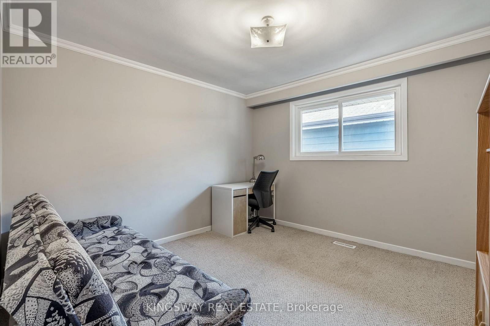 121 LAKE CRESCENT - 19