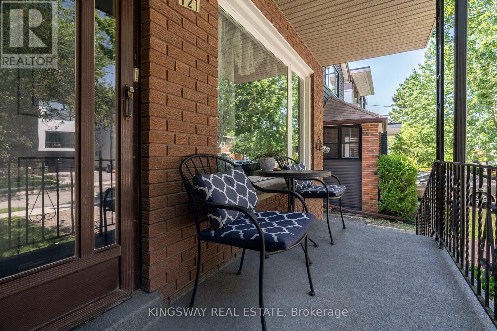 121 LAKE CRESCENT - 2