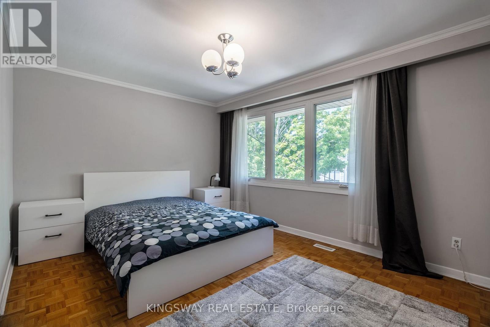 121 LAKE CRESCENT - 21