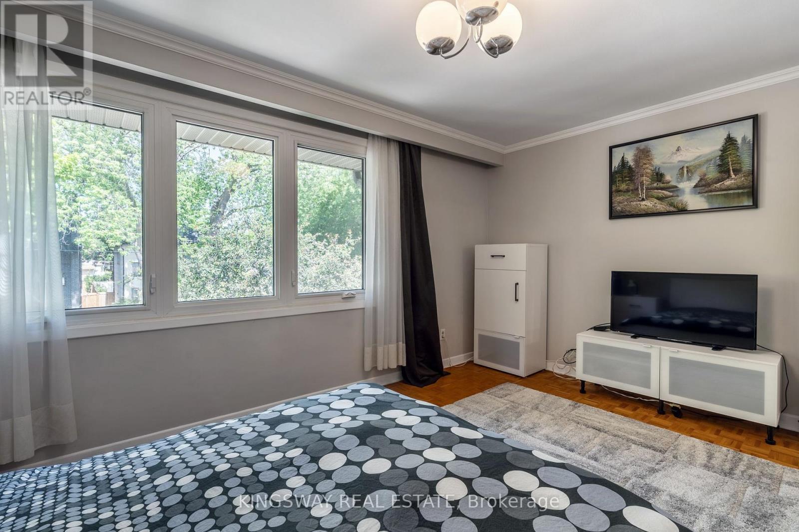 121 LAKE CRESCENT - 24
