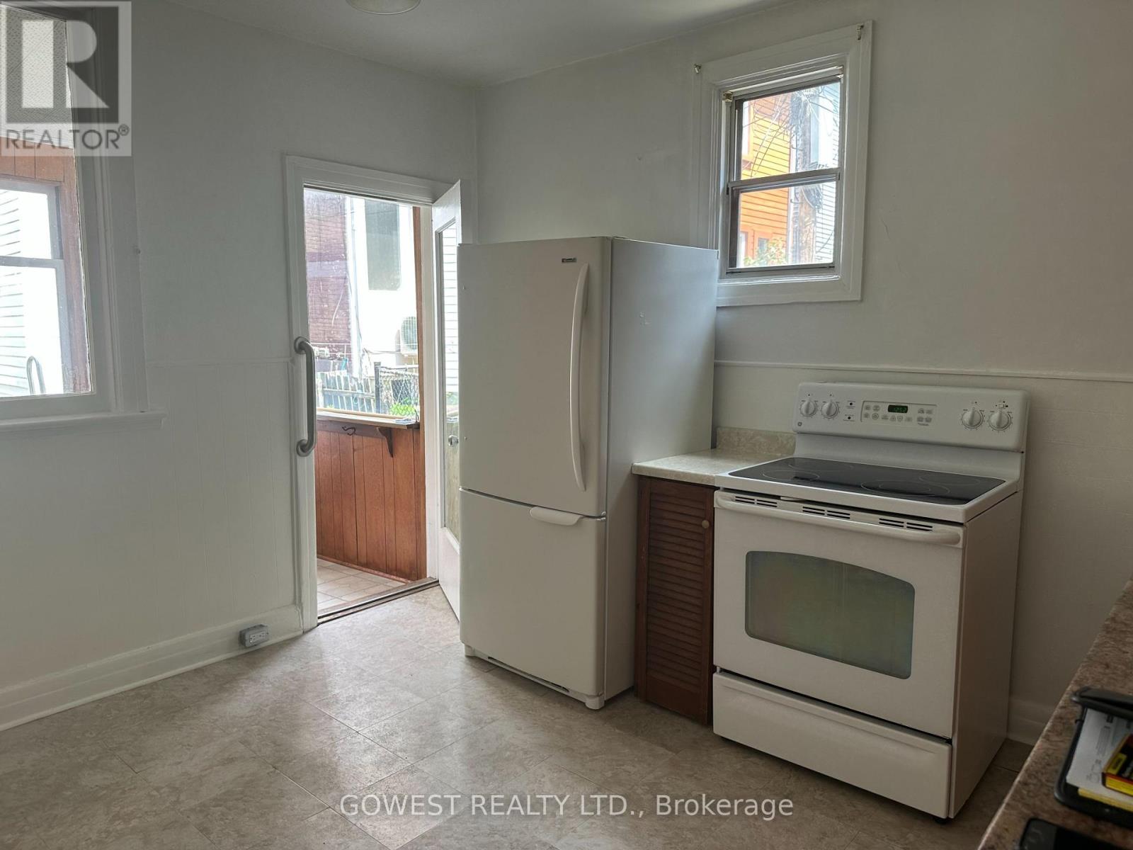 30 GRENADIER ROAD - 10