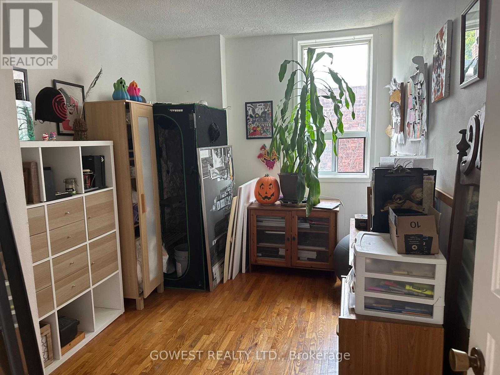 30 GRENADIER ROAD - 12