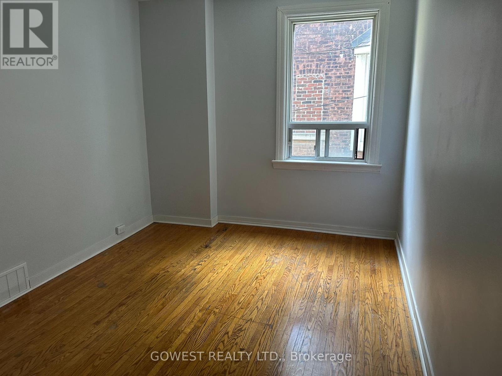 30 GRENADIER ROAD - 14