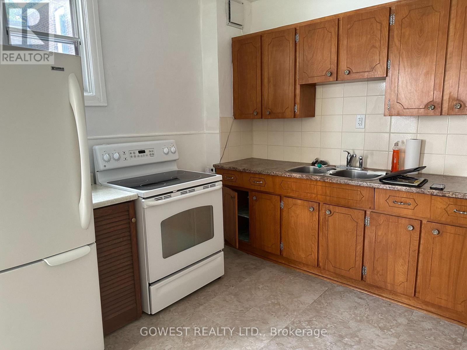 30 GRENADIER ROAD - 9