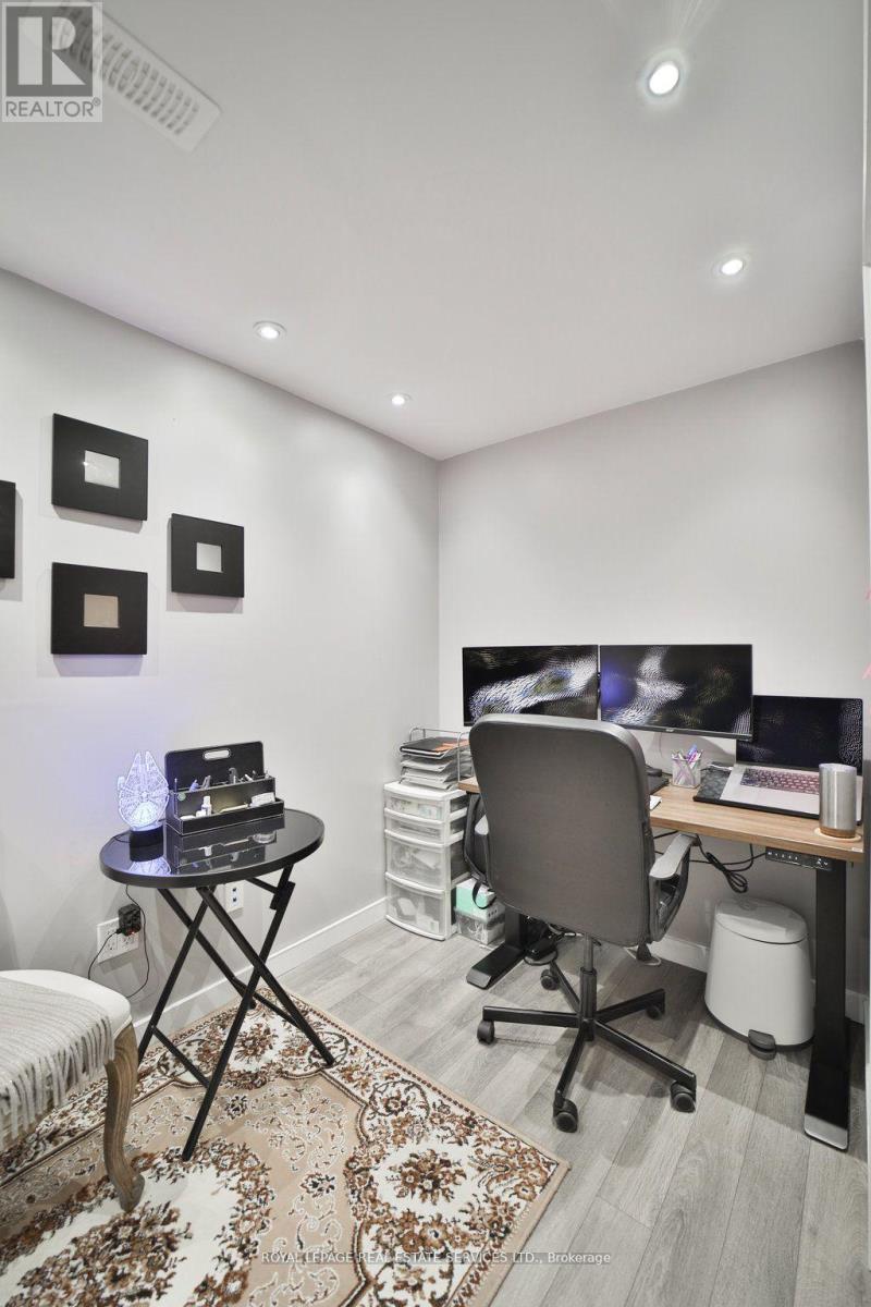 15 MCALLISTAR DRIVE - 33