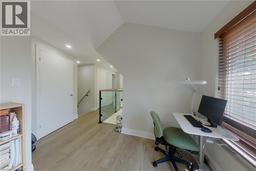 205 JANEFIELD Avenue - Image 20