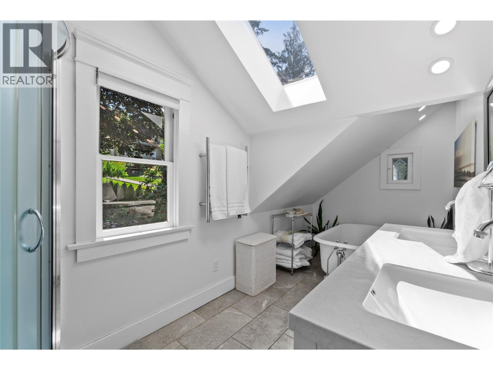 179 Battle St W Street - 23