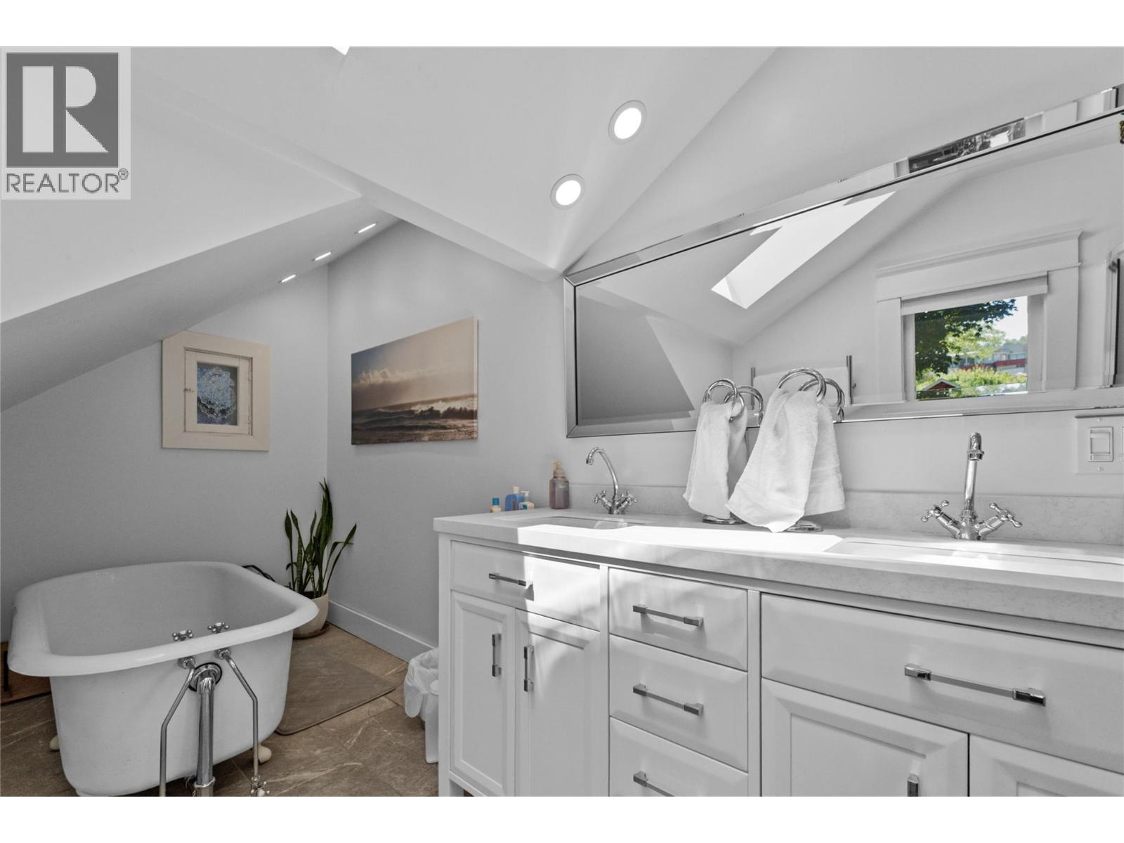 179 Battle St W Street - 24