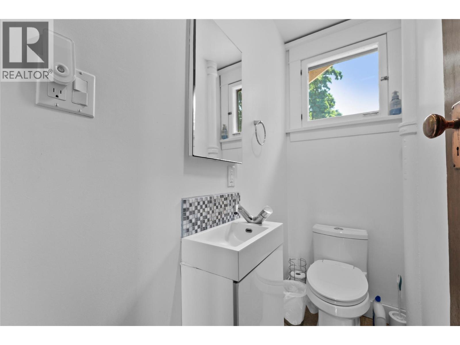 179 Battle St W Street - 20