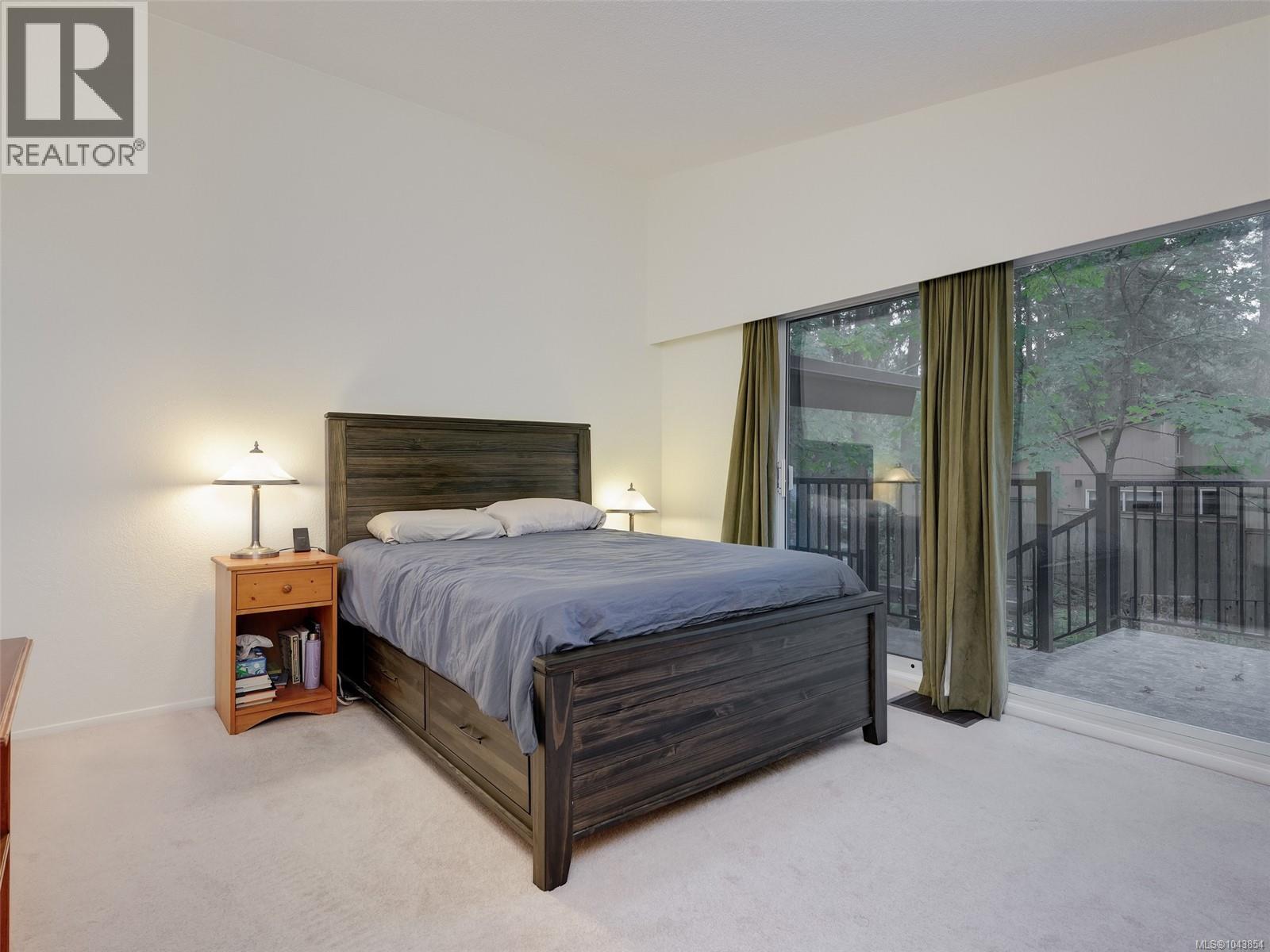 4482 Emily Carr Dr - 10