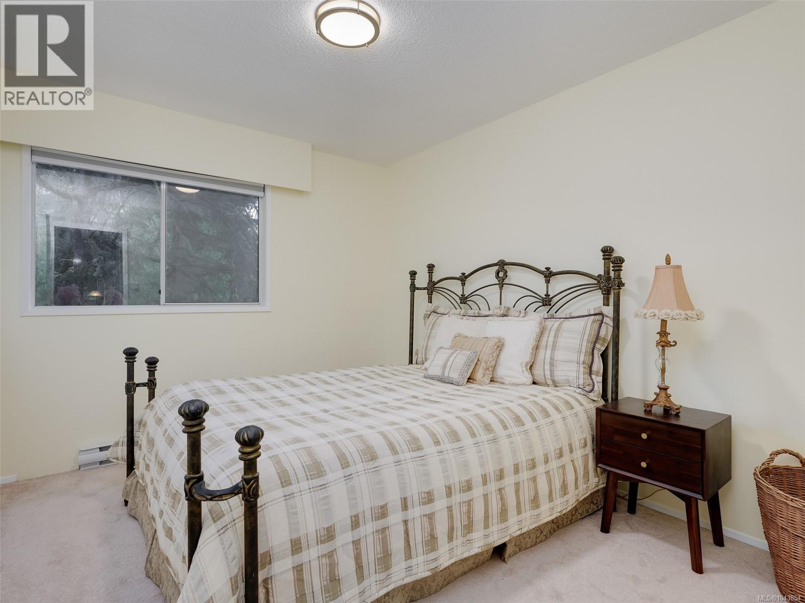 4482 Emily Carr Dr - 14