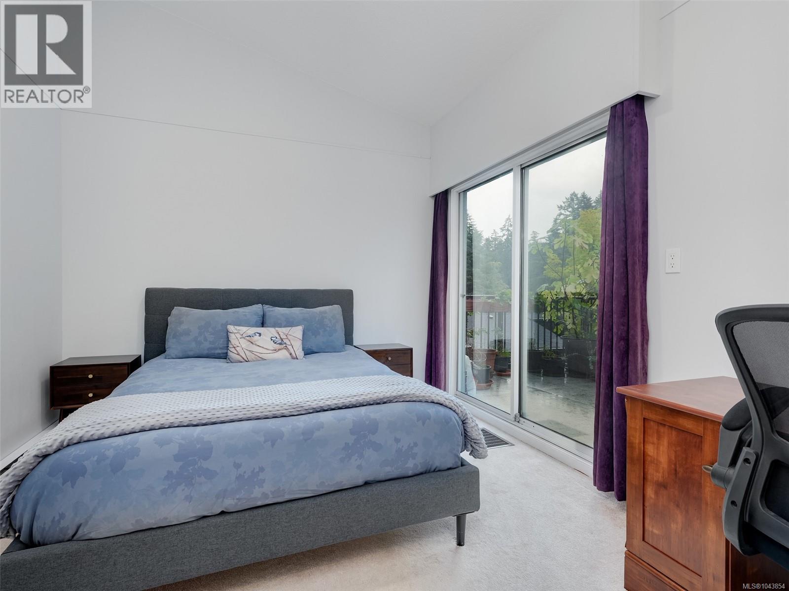 4482 Emily Carr Dr - 15