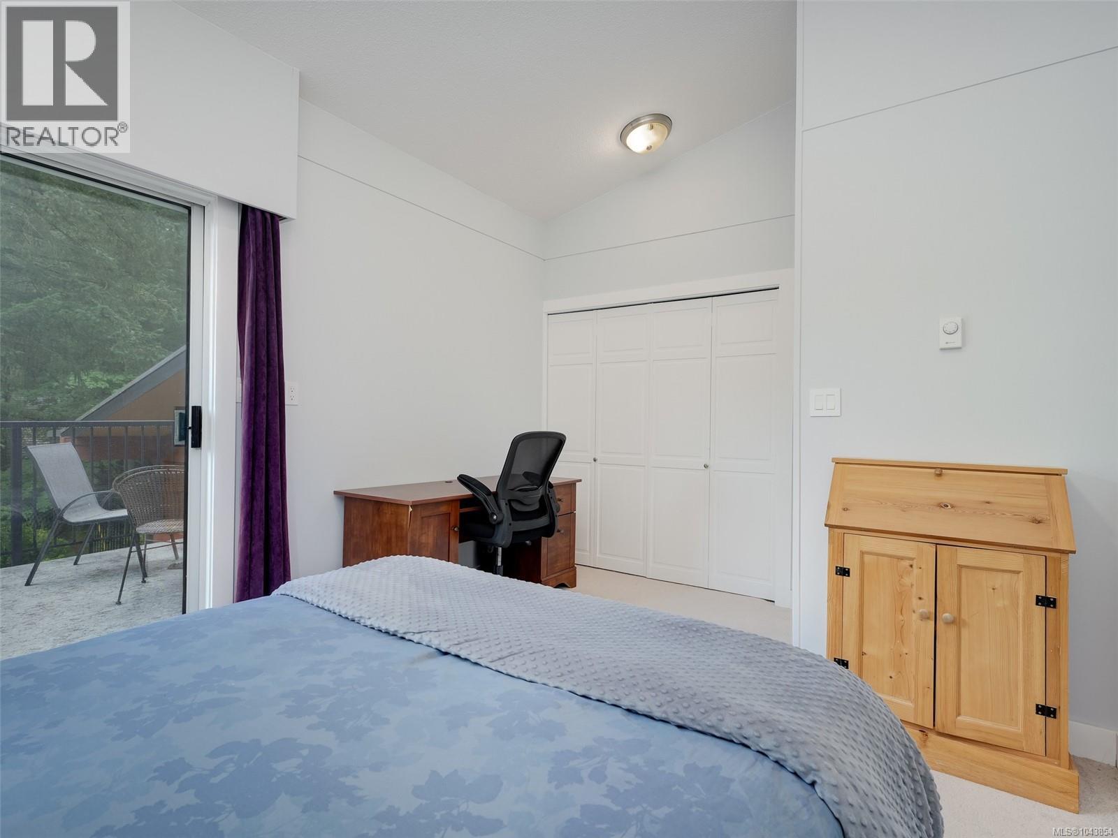 4482 Emily Carr Dr - 16