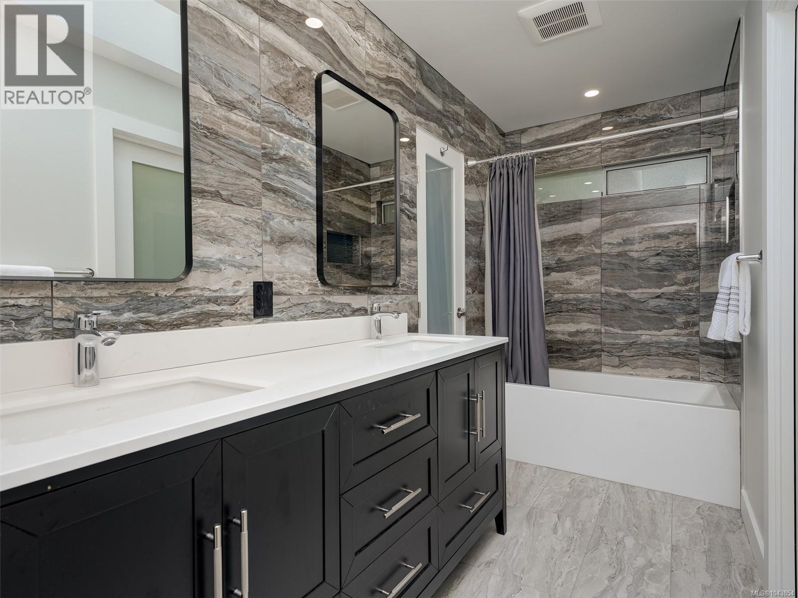 4482 Emily Carr Dr - 17