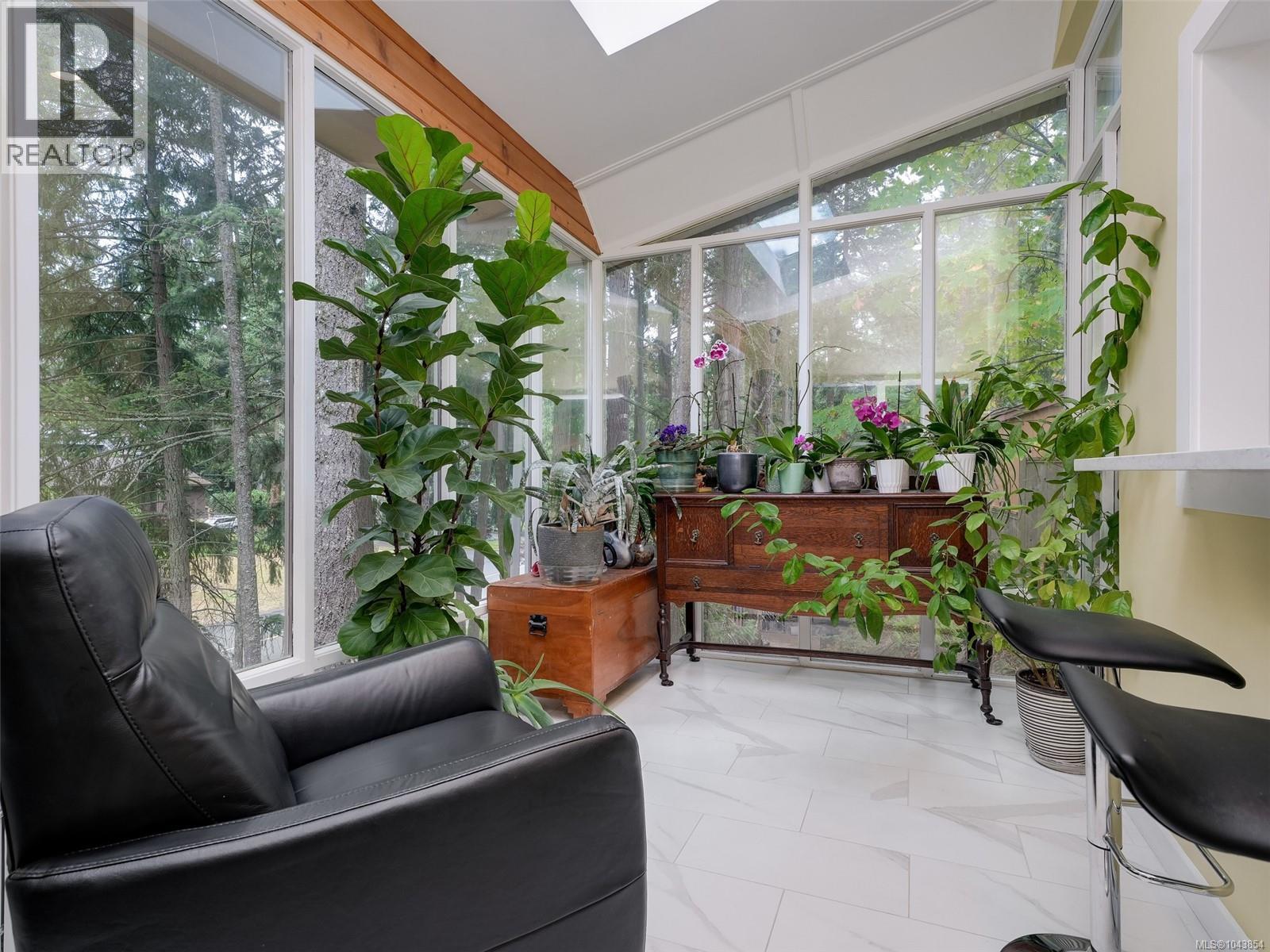4482 Emily Carr Dr - 18