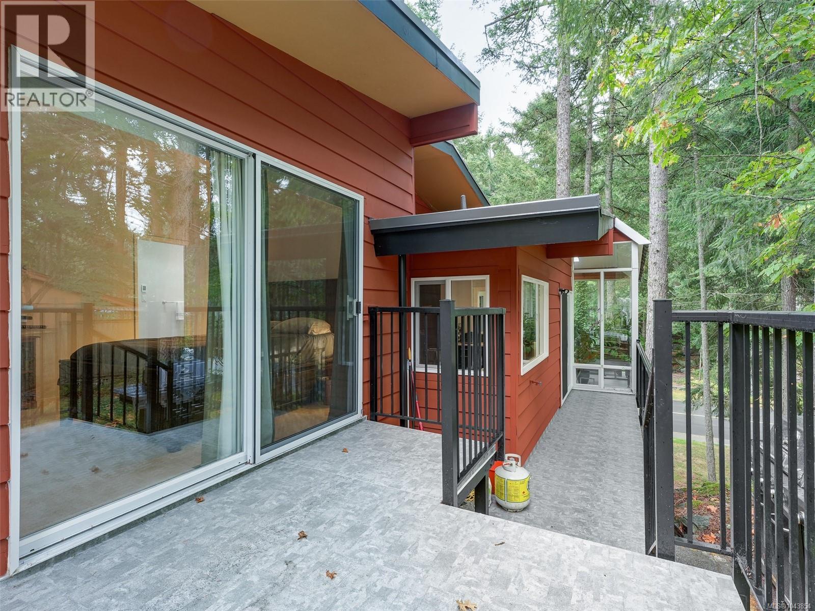 4482 Emily Carr Dr - 23