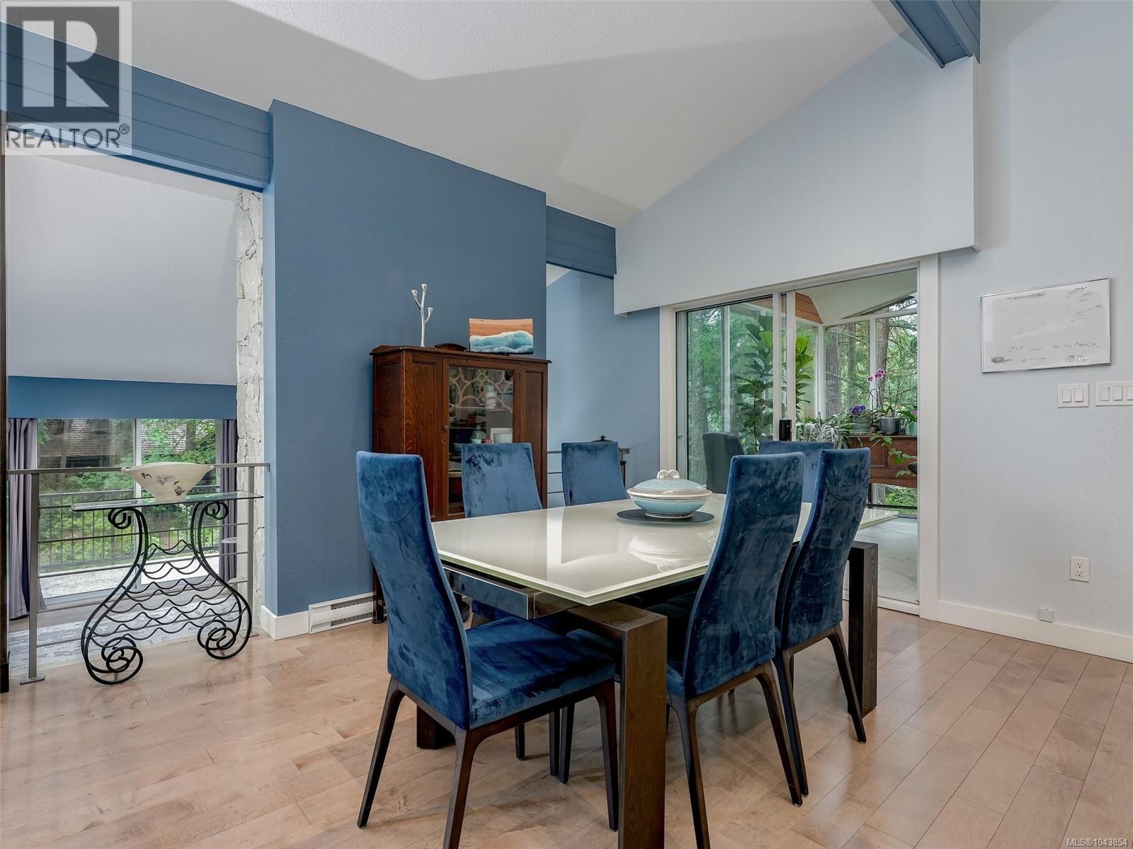 4482 Emily Carr Dr - 5