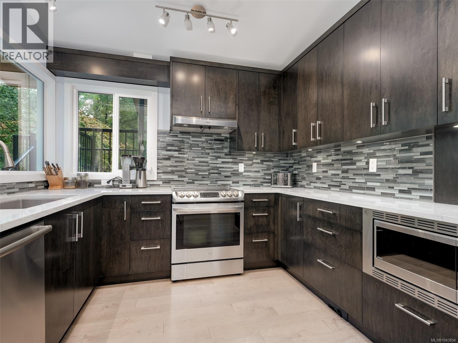 4482 Emily Carr Dr - 8