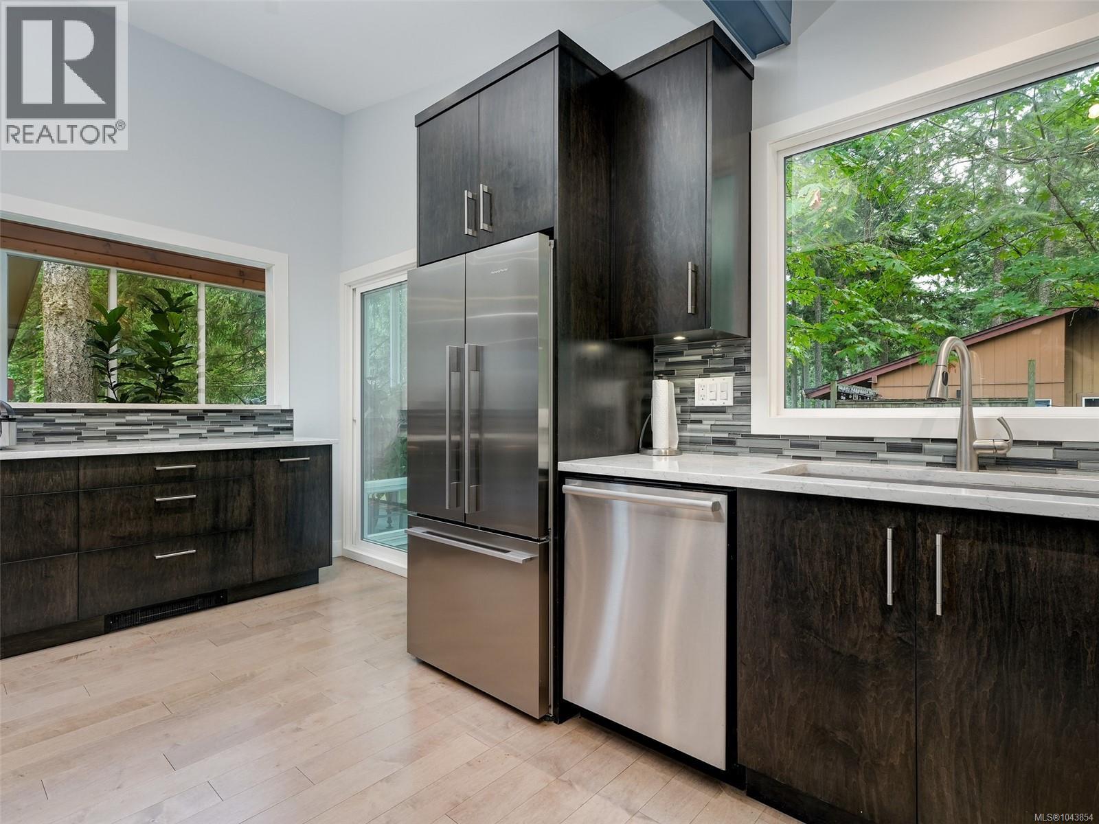 4482 Emily Carr Dr - 9