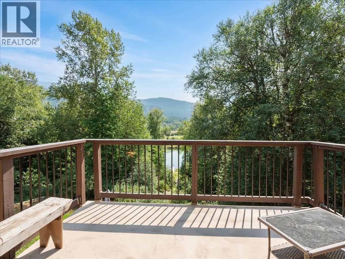 6172 SLOCAN RIVER Road - 48